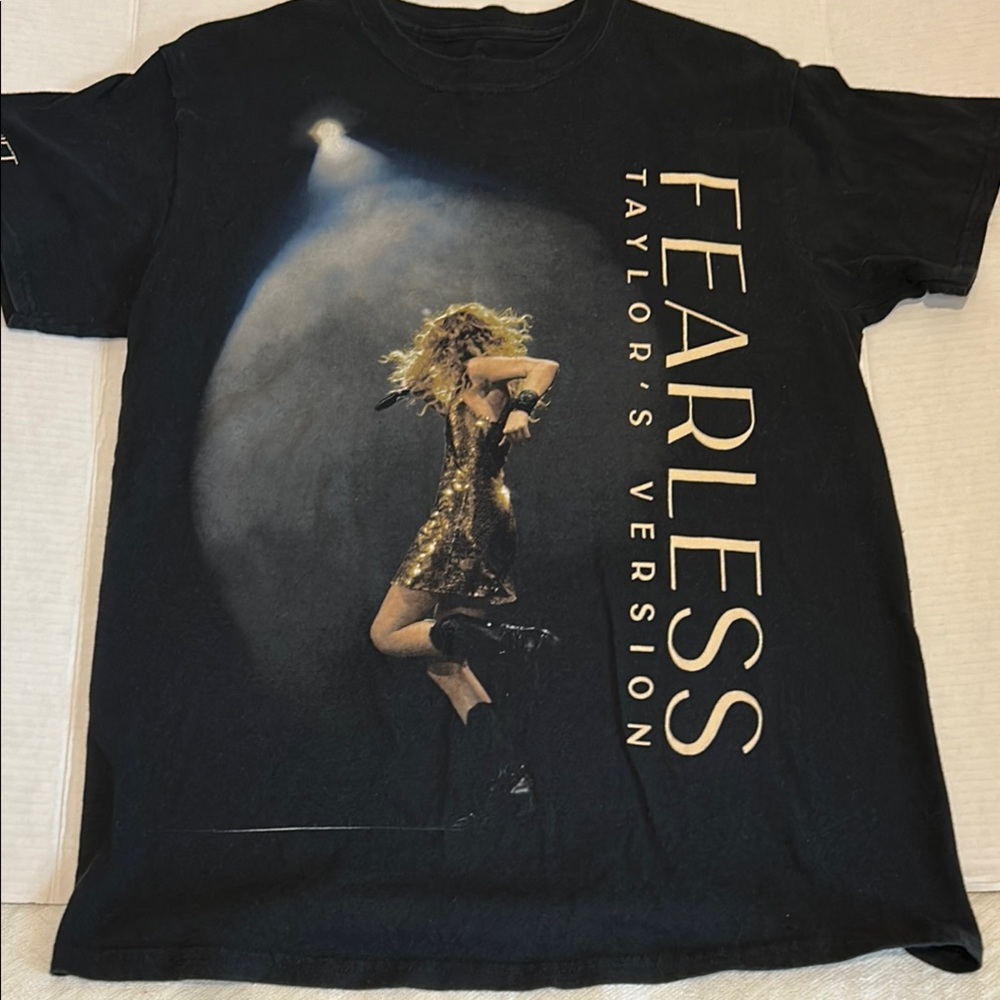 🖤Taylor Swift Sz Medium Fearless Taylor’s Version Black Cotton T-Shirt